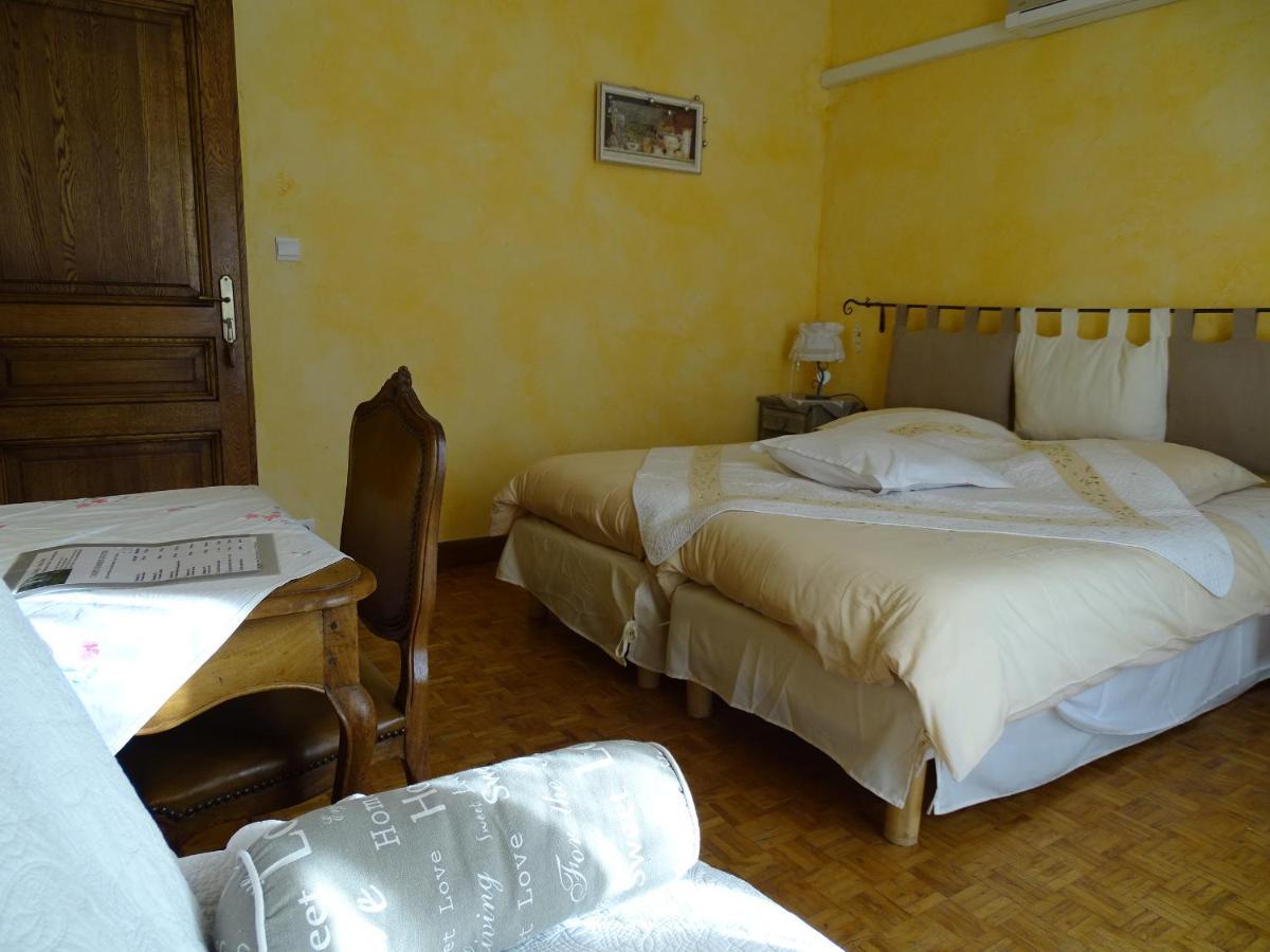Hotel Aqui Sian Ben à Castellane Extérieur photo