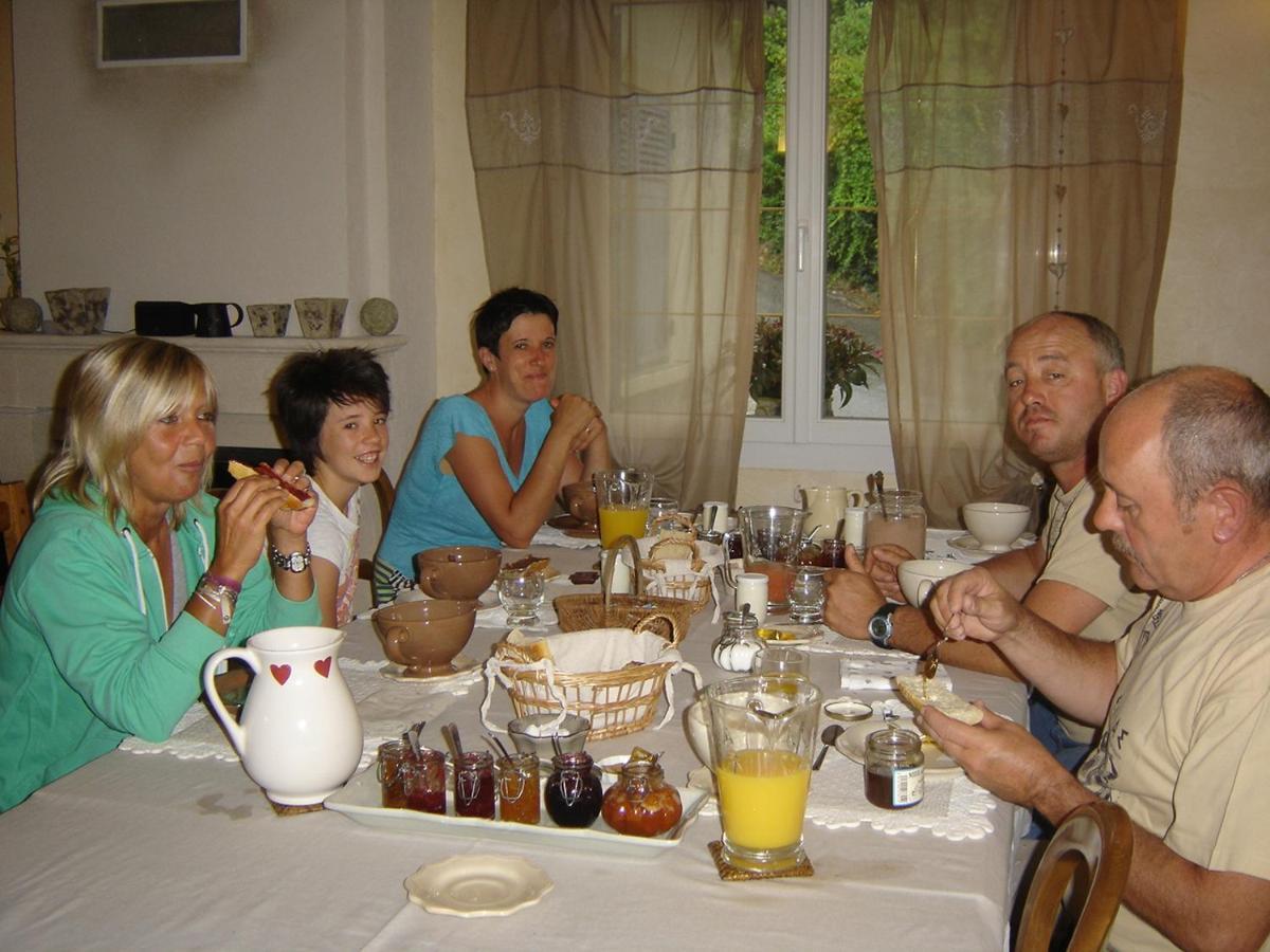 Hotel Aqui Sian Ben à Castellane Extérieur photo