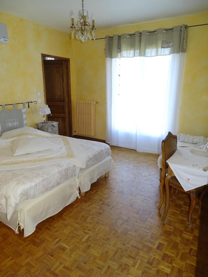 Hotel Aqui Sian Ben à Castellane Extérieur photo