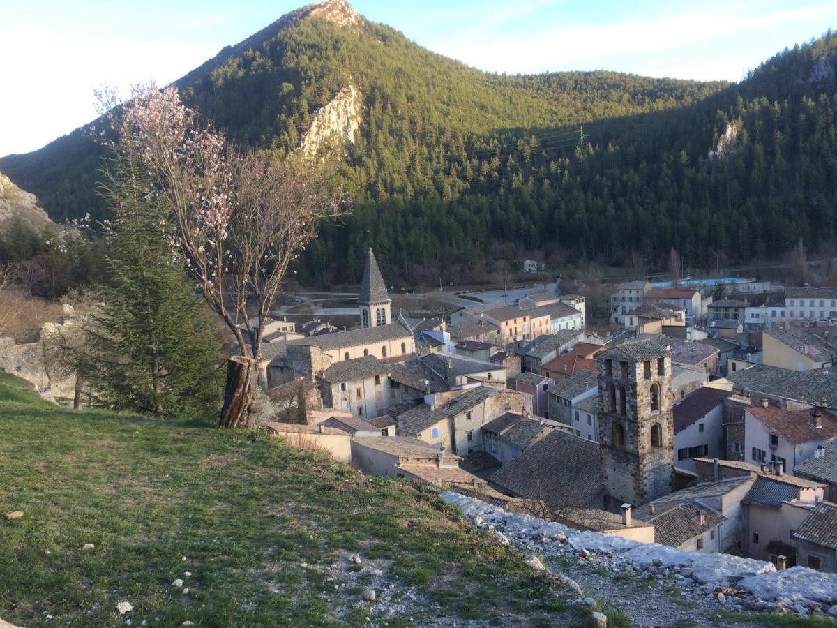 Hotel Aqui Sian Ben à Castellane Extérieur photo
