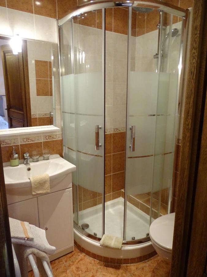 Hotel Aqui Sian Ben à Castellane Extérieur photo